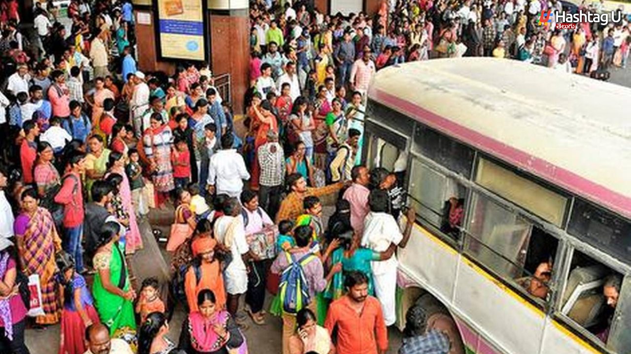 Hyderabad: కిక్కిరిసిపోయిన హైదరాబాద్‌ రైల్వే స్టేషన్లు, బస్టాప్‌లు