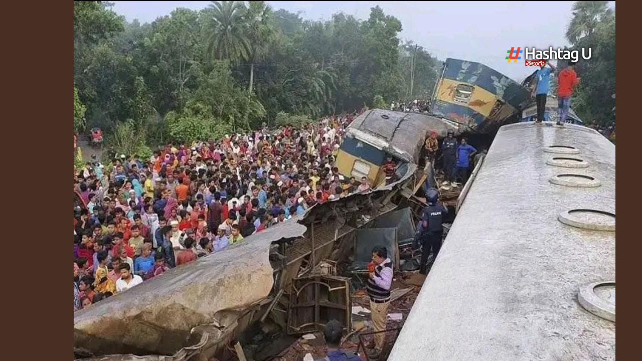 Bangladesh Train Accident : బంగ్లాదేశ్ లో ఘోర రైలు ప్రమాదం..20 మంది మృతి