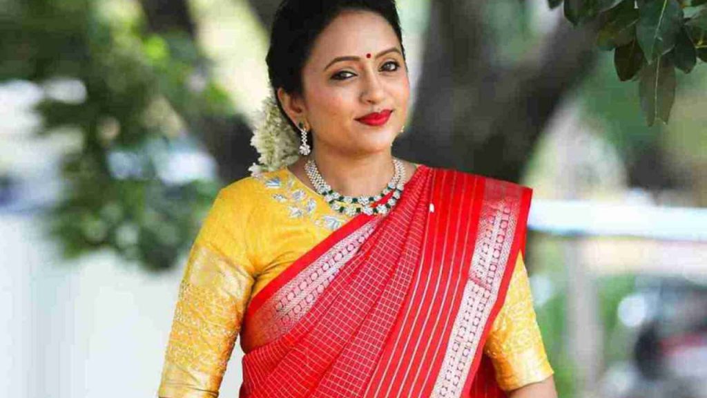 Anchor Suma satire on Media and says Sorry