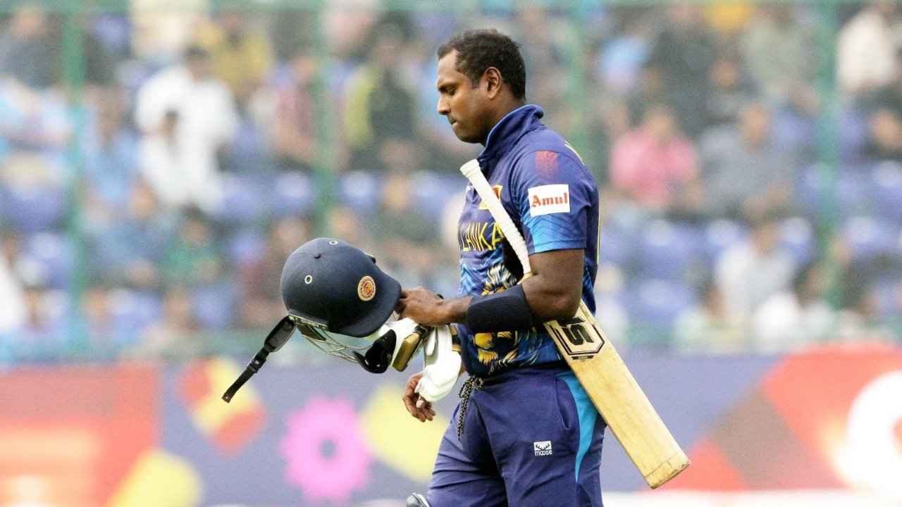 Angelo Mathews: విచిత్రంగా ఔటైన ఏంజెలో మాథ్యూస్.. ఒక్క బంతి కూడా ఆడకుండానే ఔట్..!