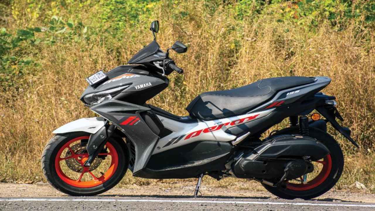 Yamaha Aerox 155: యమహా నుంచి స్పోర్ట్స్ బైక్ లాంటి స్కూటర్.. ధర ఎంతో తెలుసా..?