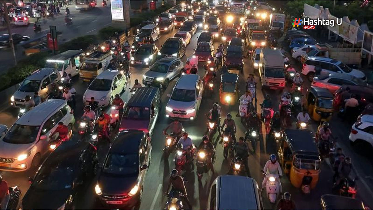 Huge Traffic Jam : భాగ్యనగరంలో నేతల ప్రచారం..ట్రాఫిక్ లో నగరవాసుల ఇబ్బందులు
