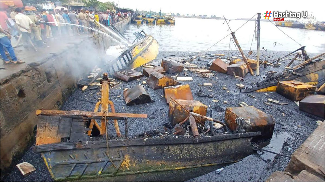Vizag Fishing Harbour Fire Accident : విశాఖ ఫిషింగ్ హార్బర్‌ అగ్నిప్రమాదంపై పవన్ రియాక్షన్