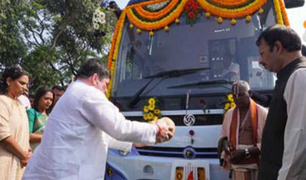 CM Revanth Reddy: త్వరలో రేవంత్ చేతుల మీదుగా 1000 ఎలక్ట్రిక్ బస్సులు ప్రారంభం