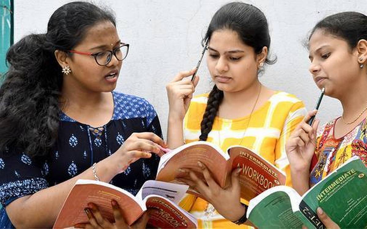 AP Inter Exams: ఏపీ ఇంటర్ విద్యార్థులు అల్టర్.. త్వరలోనే సప్లిమెంటరీ పరీక్షలు