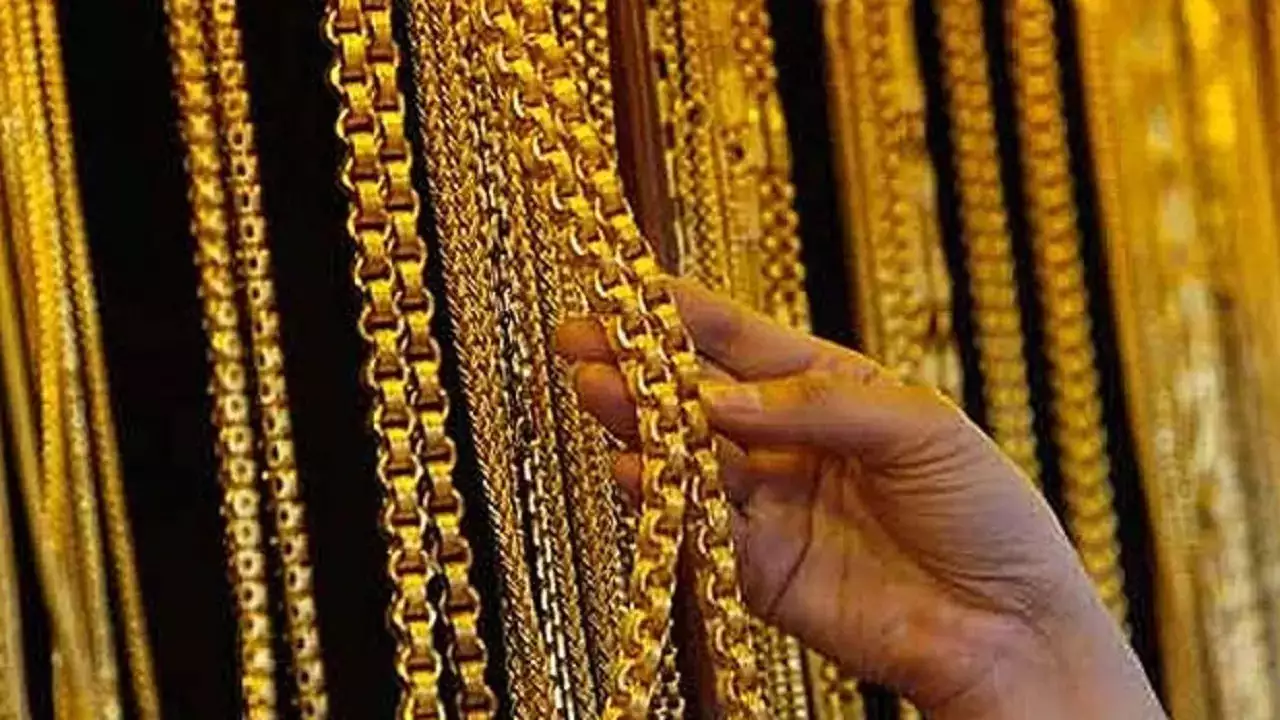 Gold Price: మరోసారి పెరిగిన బంగారం ధరలు.. తెలుగు రాష్ట్రాల్లో రేట్స్ ఇవే..!