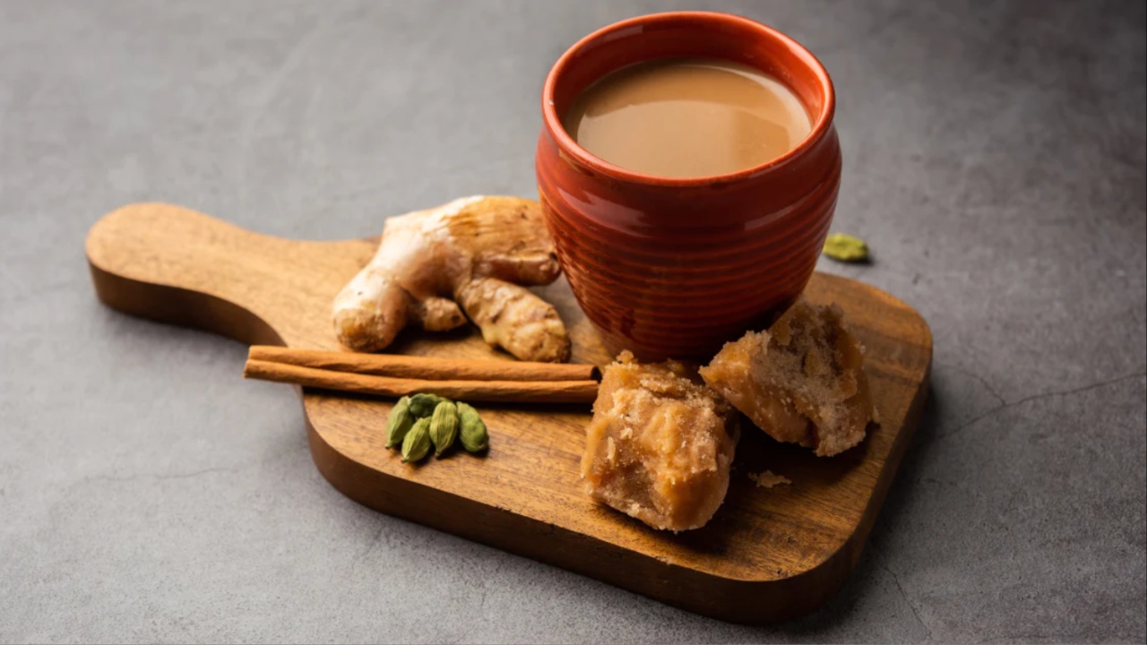 Jaggery Tea: బెల్లం టీ వల్ల కలిగే అద్భుతమైన ఆరోగ్య ప్రయోజనాల గురించి మీకు తెలుసా?