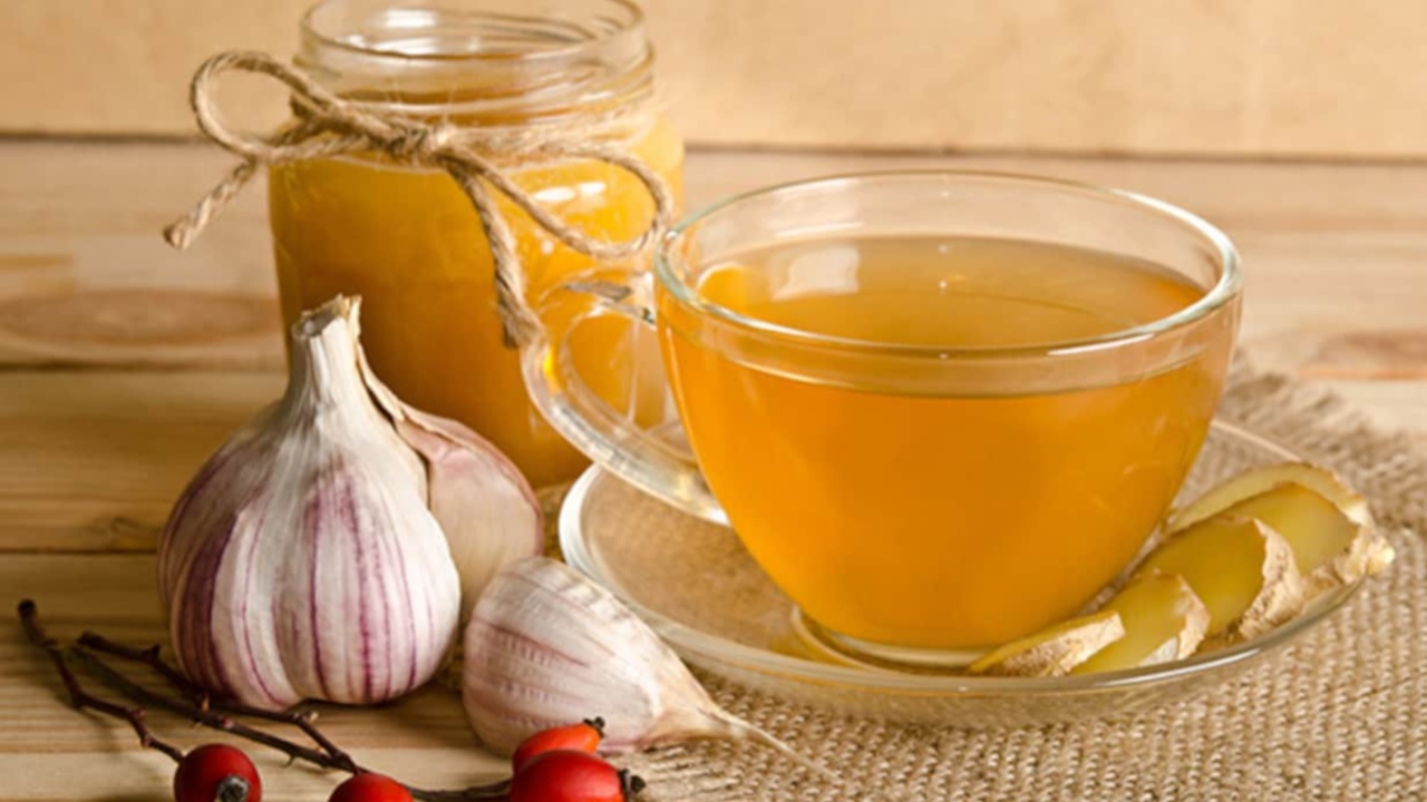 Garlic Tea: చలికాలంలో అలాంటి సమస్యలకు చెక్ పెట్టాలంటే వెల్లుల్లి టీ తాగాల్సిందే?