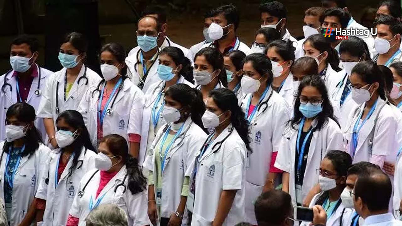 Telangana Junior Doctors Protest  :  రేవంత్ కు షాక్ ఇచ్చిన జూనియర్ డాక్టర్లు