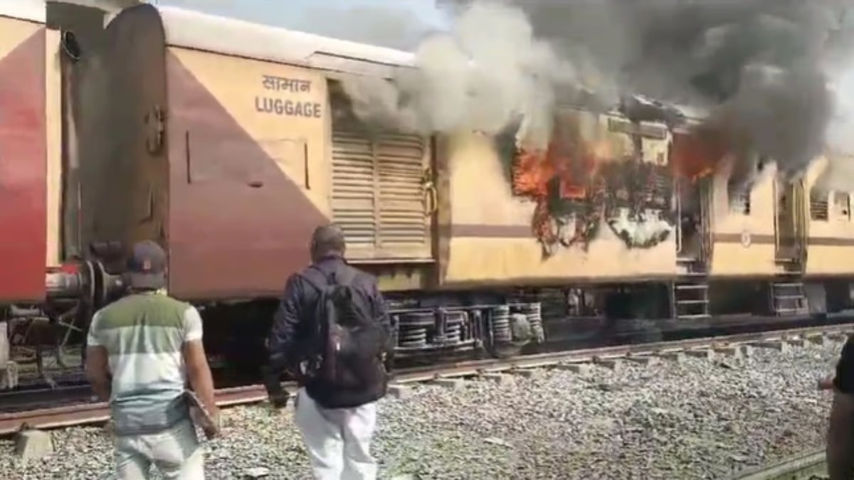 Nanded Train Fire Accident: నాందేడ్‌ రైల్వే స్టేషన్ లో అగ్ని ప్రమాదం.. బోగీ దగ్ధం