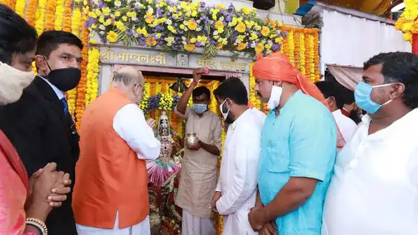 Amit Shah: భాగ్యలక్ష్మి ఆలయంలో అమిత్ షా పూజలు