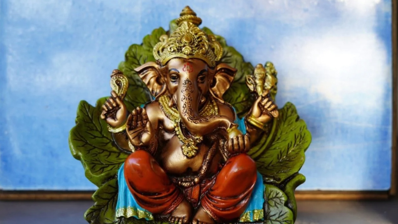 Lord Ganesh: వాస్తు ప్రకారం ఇంట్లో ఎలాంటి గణేష్ ని పూజించాలో మీకు తెలుసా.