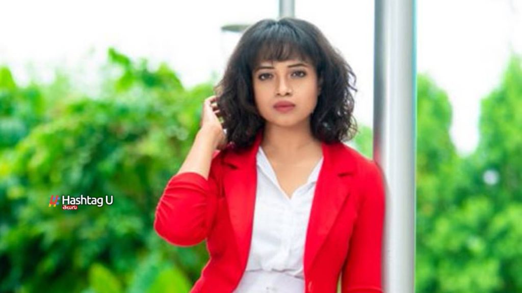 Pushpa 2 Devi Nagavalli Working As Sukumar Assistent Director