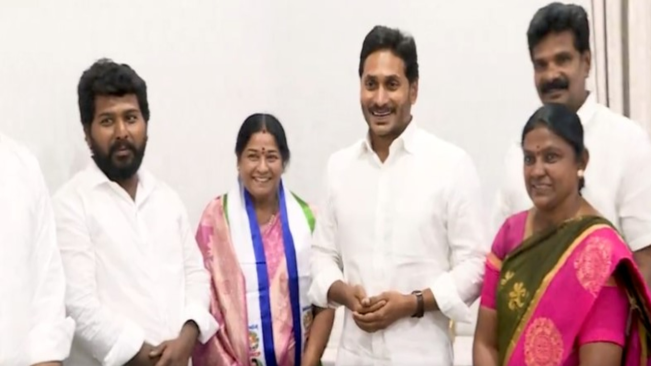 YSRCP : హిందూపురం వైసీపీ ఎంపీ అభ్య‌ర్థిగా బ‌ళ్లారి మాజీ ఎంపీ