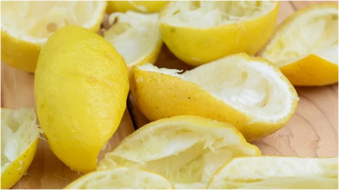 Lemon Peels: నిమ్మ తొక్కలను పడేస్తున్నారా.. వాటి వల్ల కలిగే ప్రయోజనాలు తెలిస్తే అస్సలు పడేయరు?