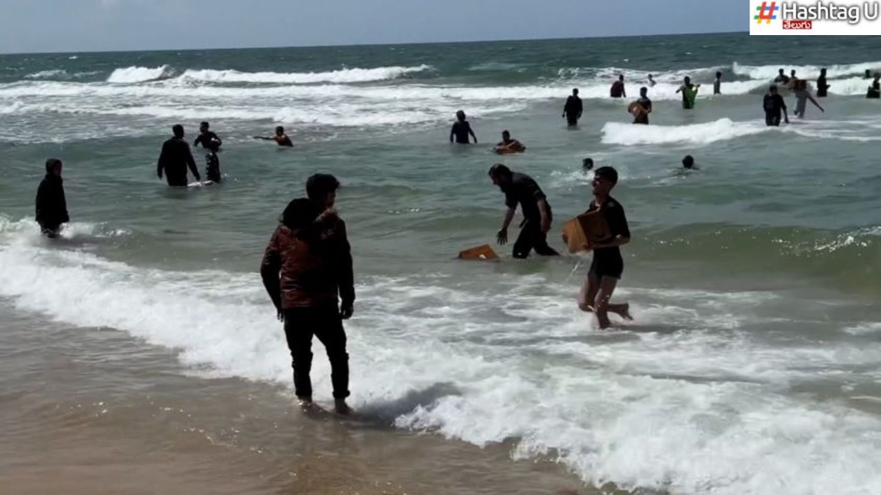 12 Gazans Drown : ఆహార పొట్లాల కోసం సముద్రంలోకి దూకి.. 12 మంది మృతి!
