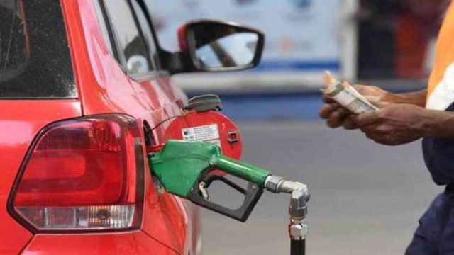 Petrol Diesel Price: దేశవ్యాప్తంగా తగ్గిన పెట్రోల్, డీజిల్ ధరలు