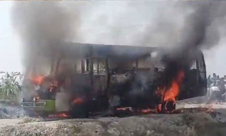 Ghazipur Bus Accident: హై టెన్షన్ వైర్ తగిలి బస్సుకు మంటలు, ఆరుగురు మృతి