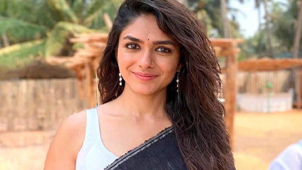 Mrunal Thakur Missed So Many Movies Due To Her Parents