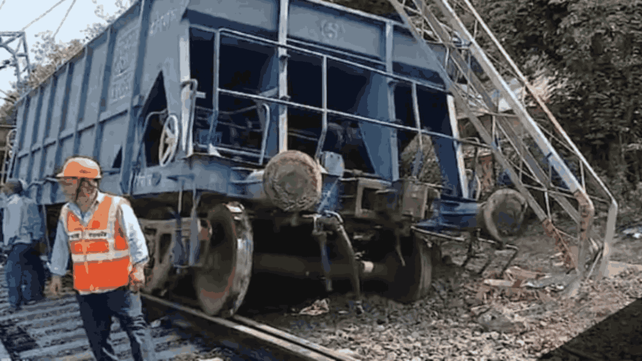 Train Derailed: దేశంలో మ‌రో రైలు ప్ర‌మాదం.. ప‌ట్టాలు త‌ప్పిన గూడ్స్
