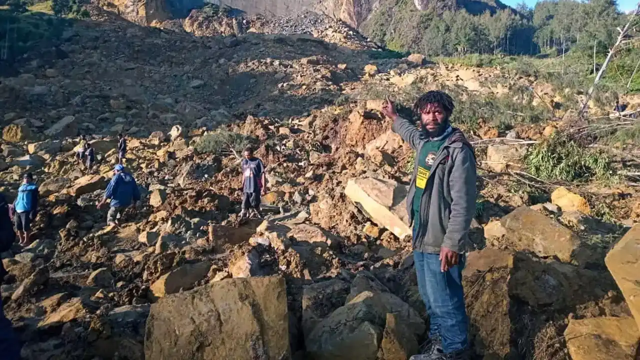 Huge Landslide: విరిగిపడిన కొండచరియలు.. 100 మందికి పైగా మృతి, ఎక్క‌డంటే..?