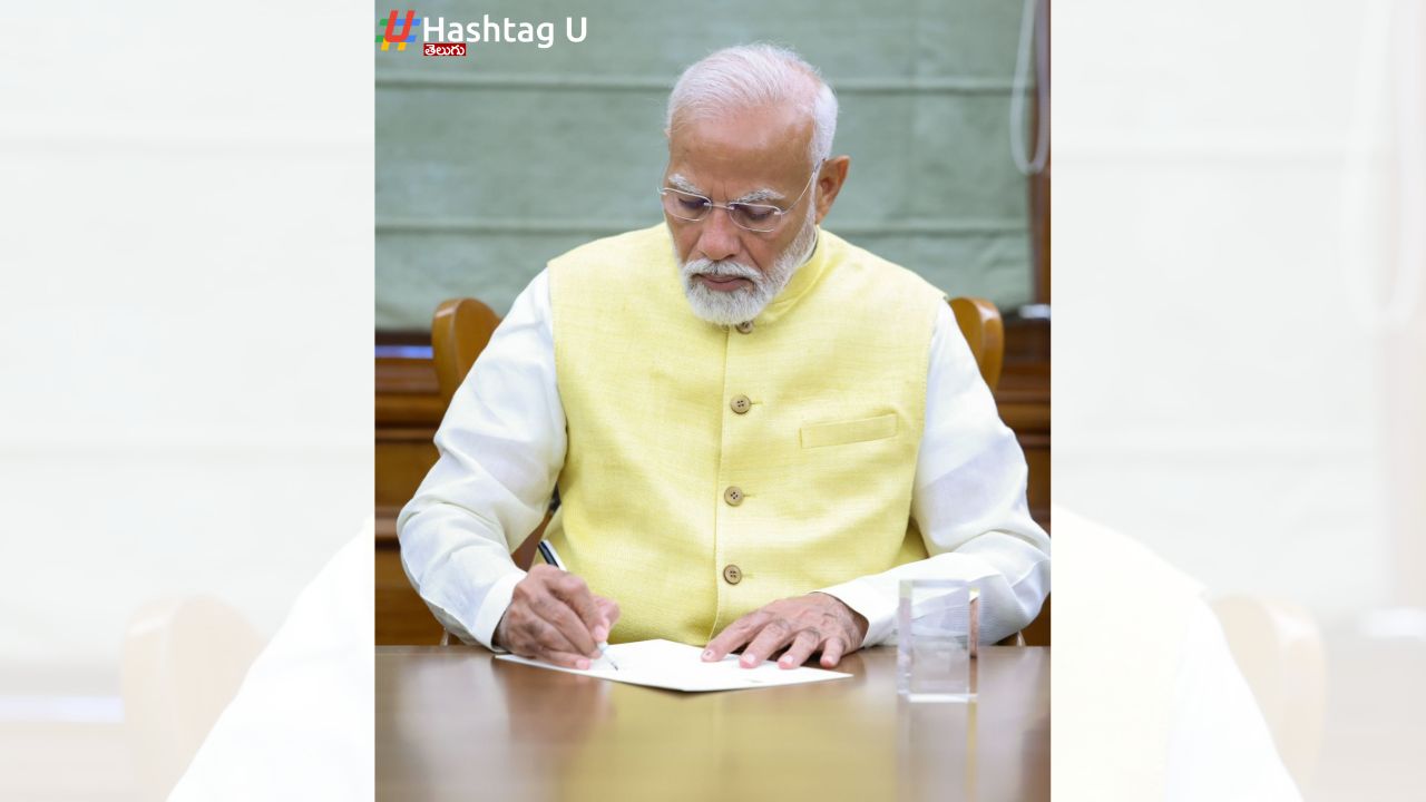 Modis First Signature : ప్రధానిగా తొలి సంతకం చేసిన మోడీ.. ఆ ఫైలుపై సిగ్నేచర్ !
