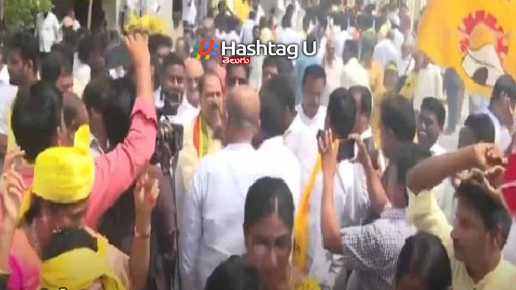 tdp-cadre-starts-celebrations at TDP chief Chandrababu residence