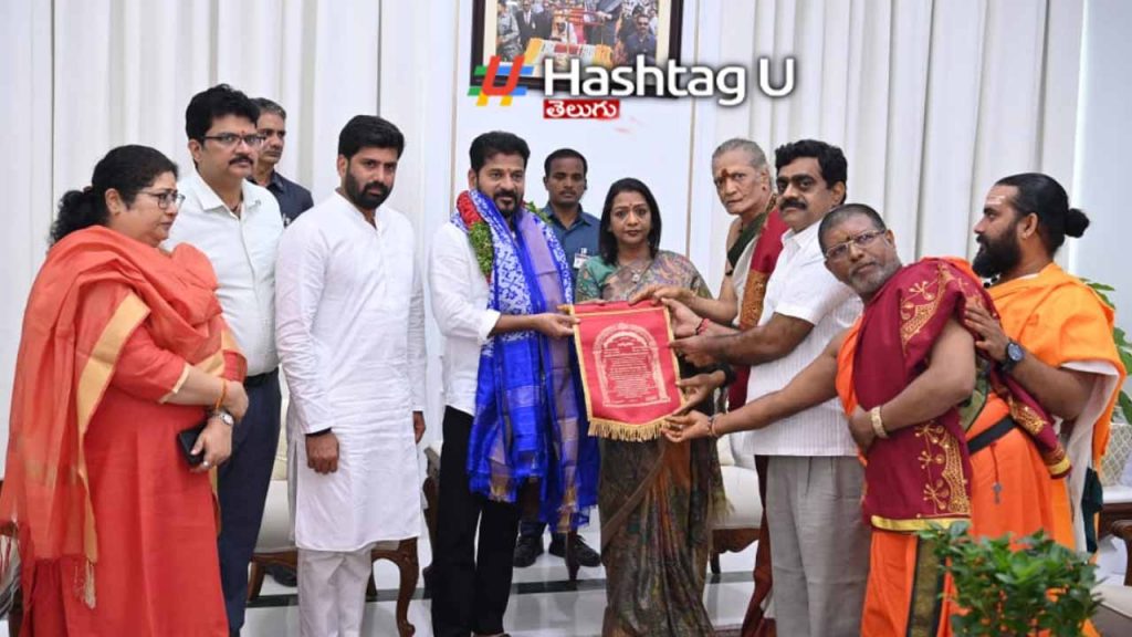 Mahankali-Press-Invited-CM-Revanth-Reddy-with-Bonalu