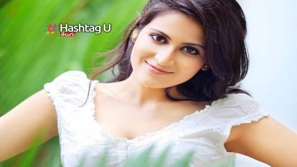 Actress Kadambari Jethwani reached Vijayawada for investigation