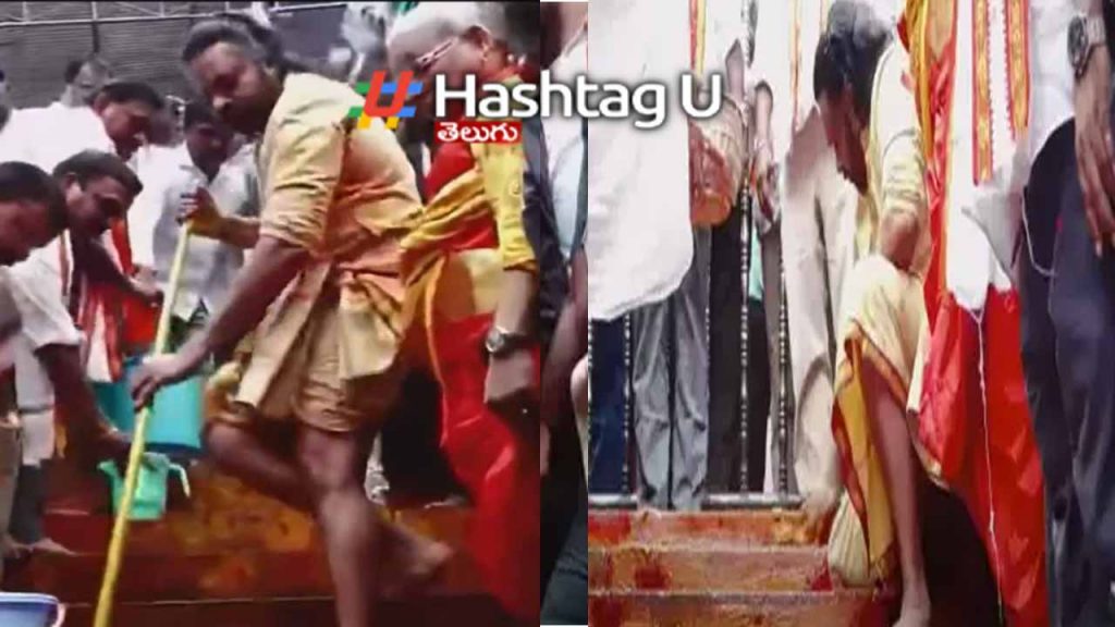 Prayaschitta Deeksha.. Pawan Kalyan cleaned the steps of Durga temple