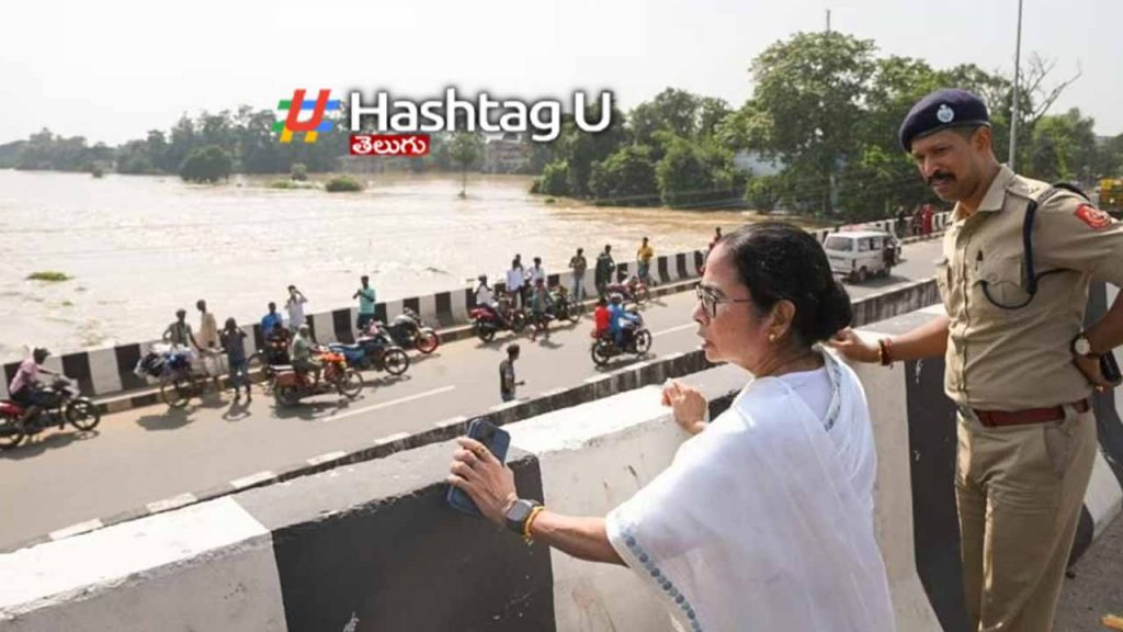 CM Mamata Banerjee slams Jharkhand for flooding in Bengal, closes border for 3 days