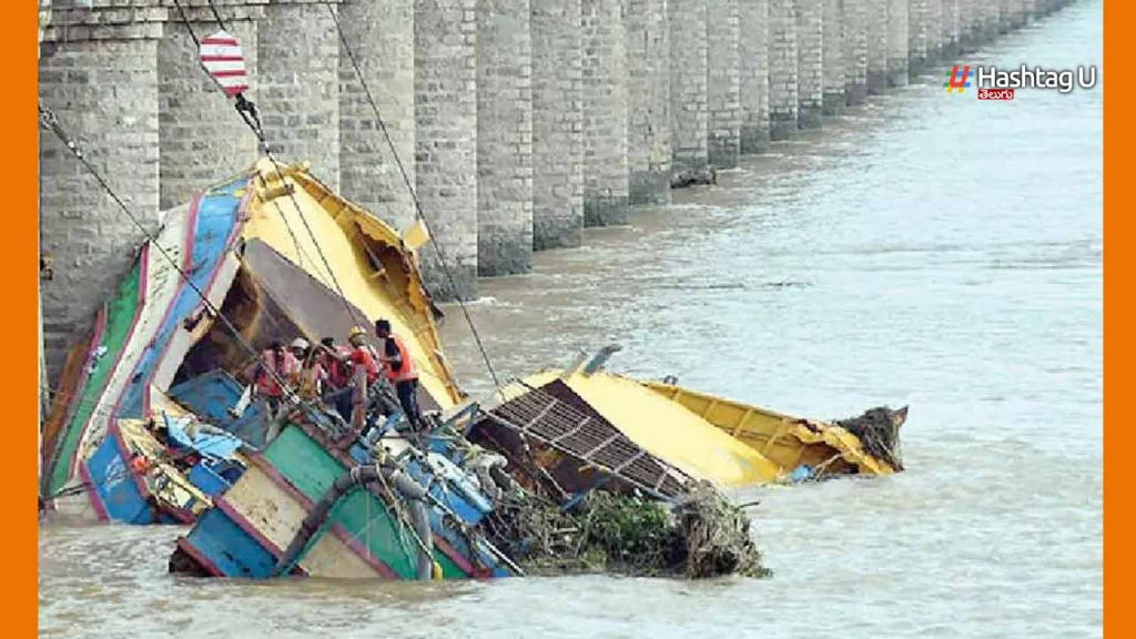 Removing Boats In Prakasam