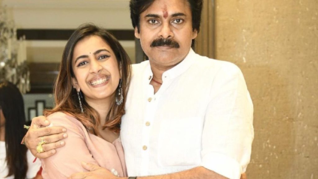 Niharika Help to Flood Effected Villages like Pawan Kalyan