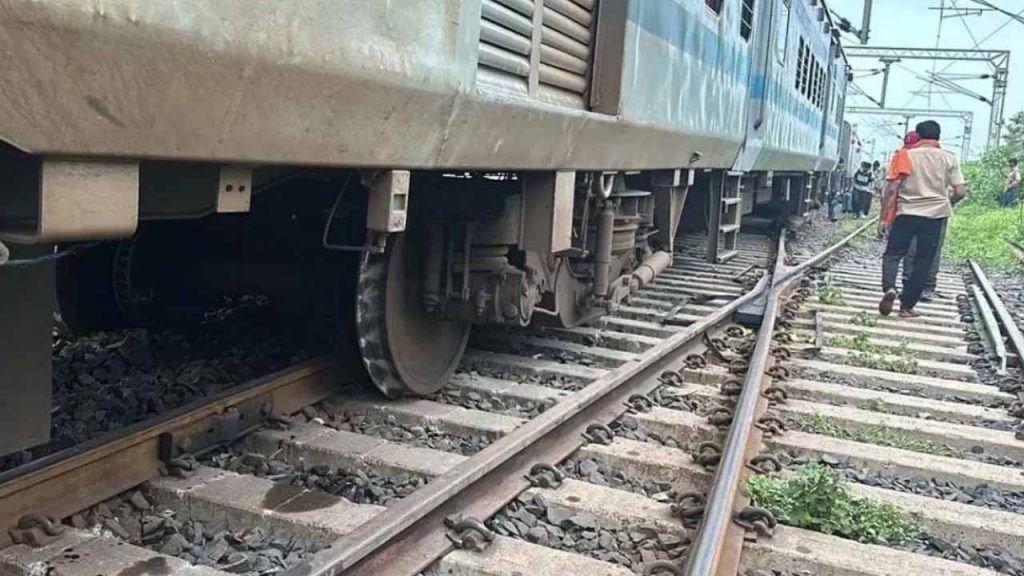 Derailed local train..Interruption of Western Railway services