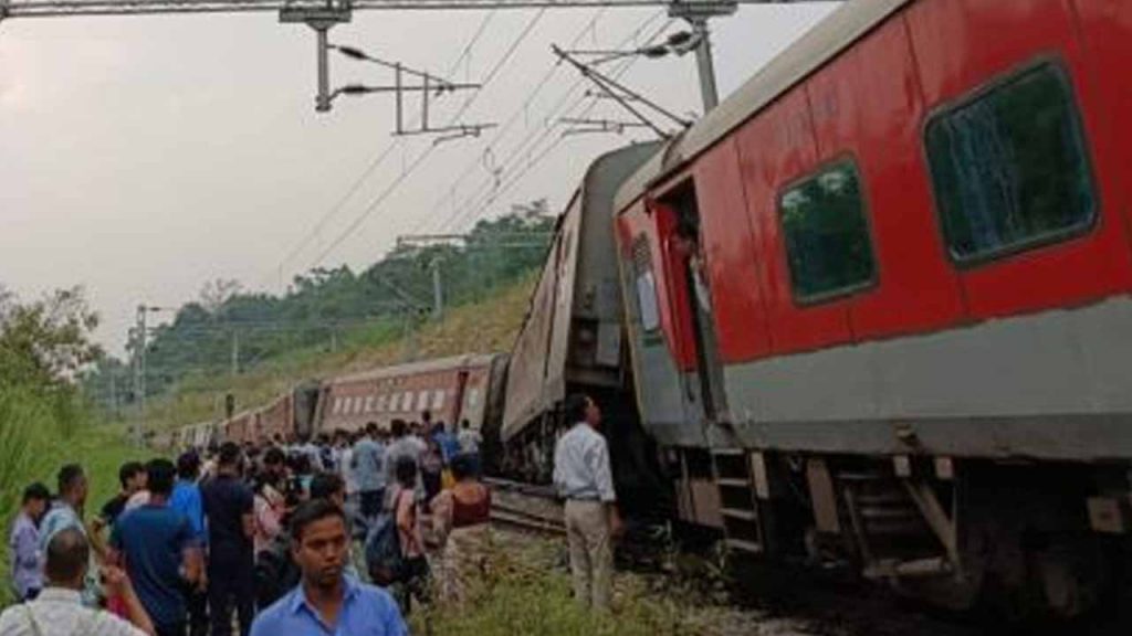 8 coaches of Agartala-Lokmanya Tilak Express derail in Assam