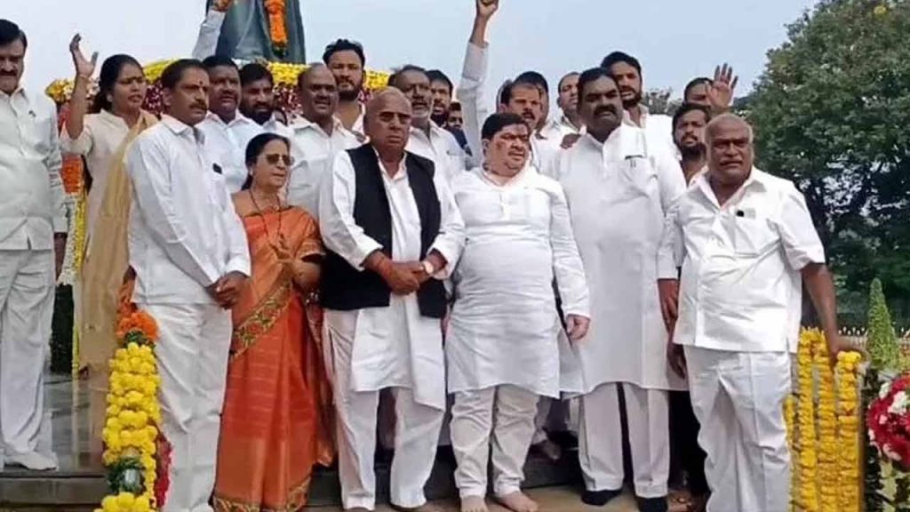 Congress Leaders Pay Tribute To Former PM Indira Gandhi