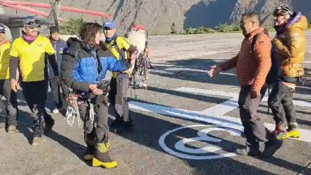 Women Climbers Stuck At 6000 Metres Uttarakhand