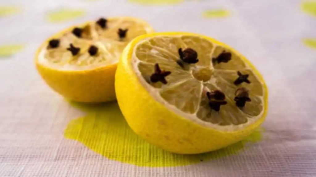 Cloves With Lemon