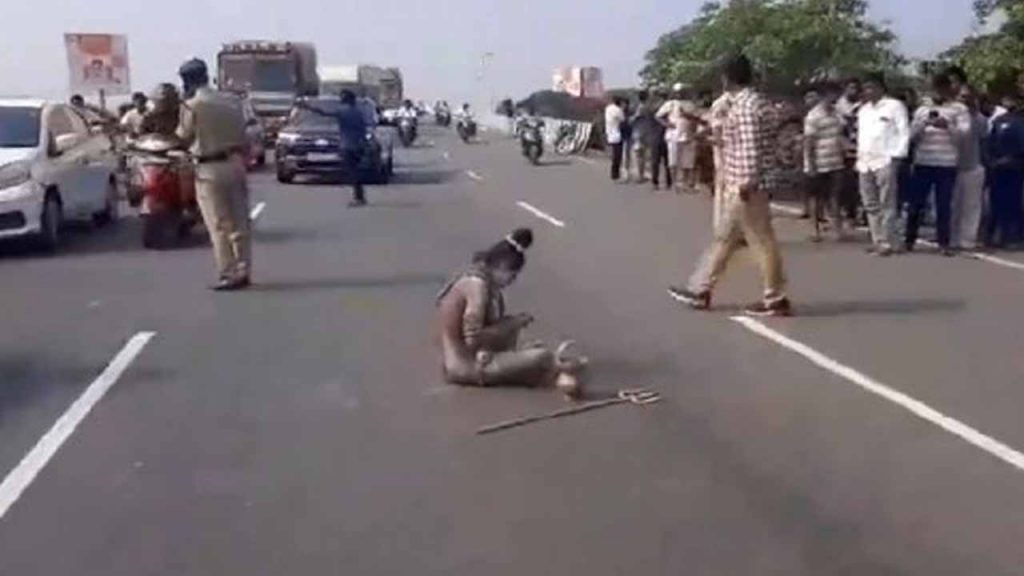 I will not go until I meet Pawan.. Female Aghori in Mangalagiri Road