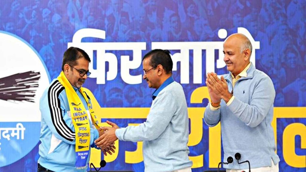 prominent educationist Awadh Ojha joined the Aam Aadmi Party