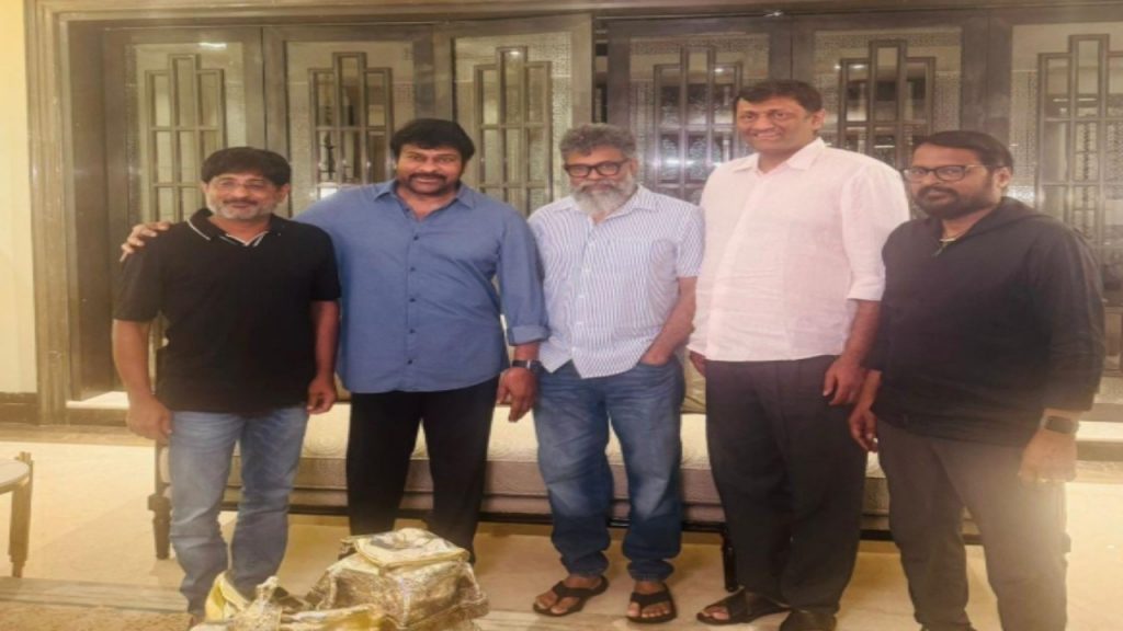Pushpa-2 Team Meet Megastar