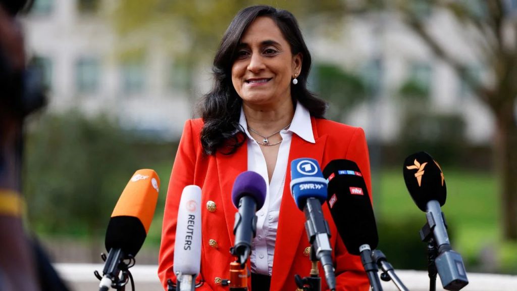 Anita Anand Canadian Pm Race Indian Origin Leader Justin Trudeau