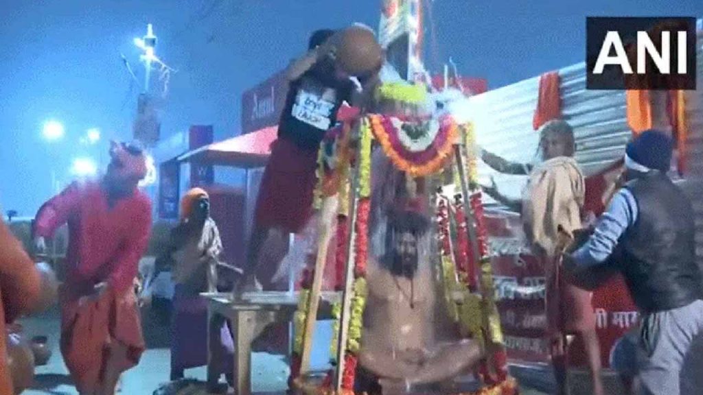 Naga Sadhu Pramod Giri Maha