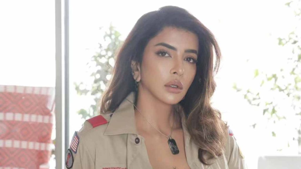 Manchu Lakshmi attends ED interrogation