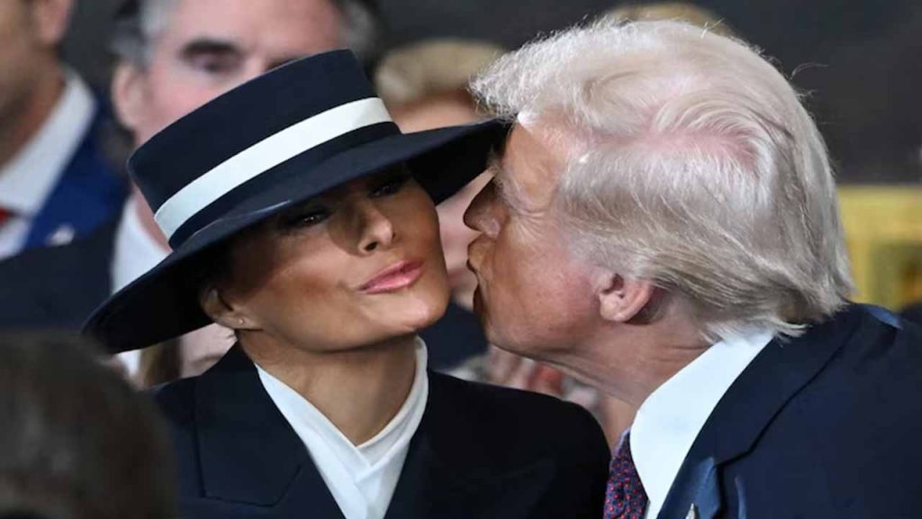 Trump Wife Melania Air Kiss