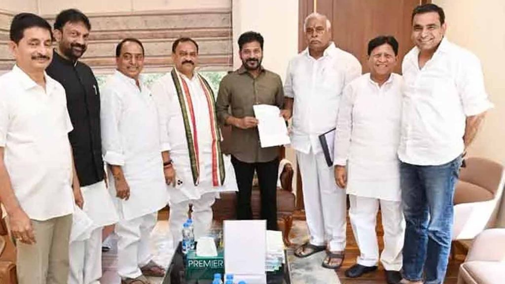 Koneru Konappa U-turn.. Will continue in Congress till the end.. !