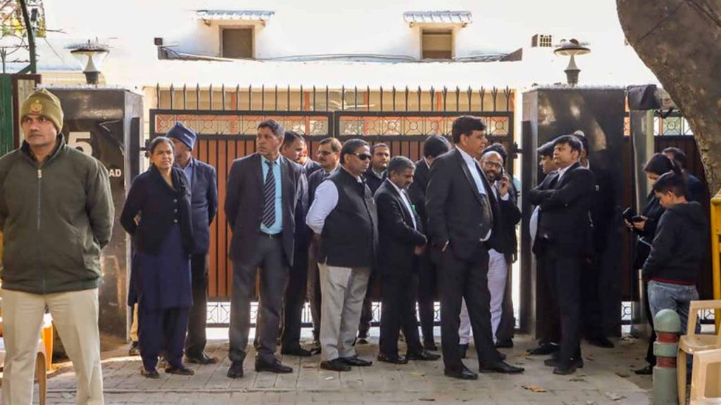 ACB officials to Kejriwal house