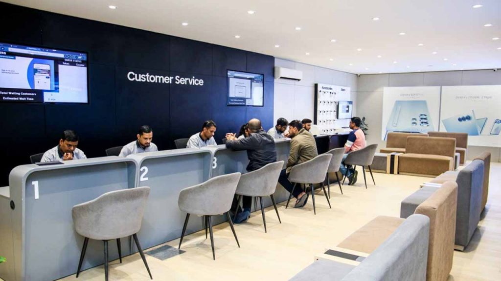 Samsung is revolutionizing smartphone service centers