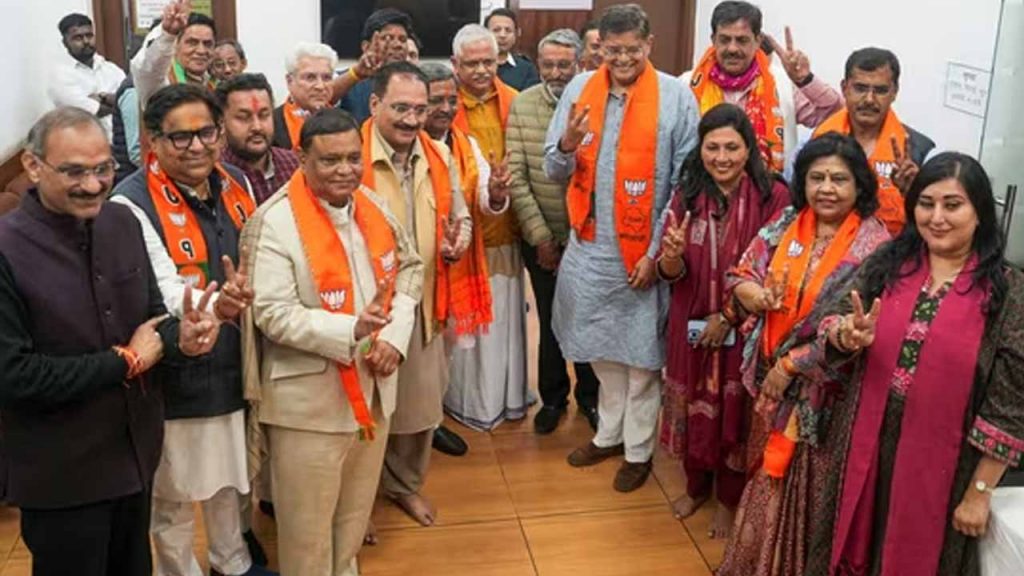 Suspense over Delhi new CM.. BJP MLAs meet with Nadda!