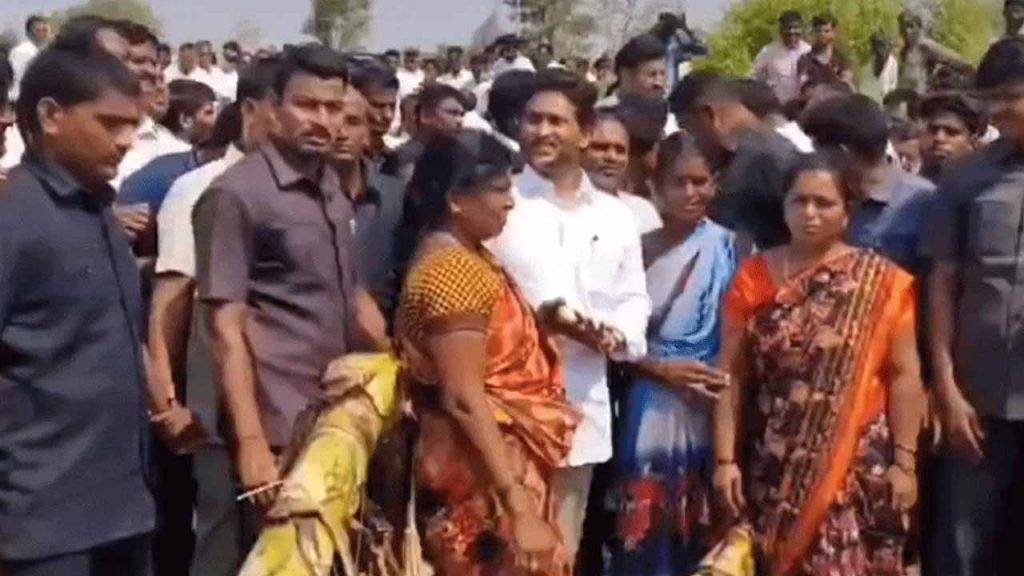 YS Jagan visits banana farmers